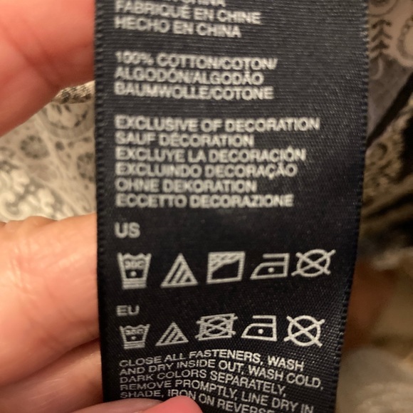 Tommy Hilfiger medium black paisley blouse - Picture 4 of 4